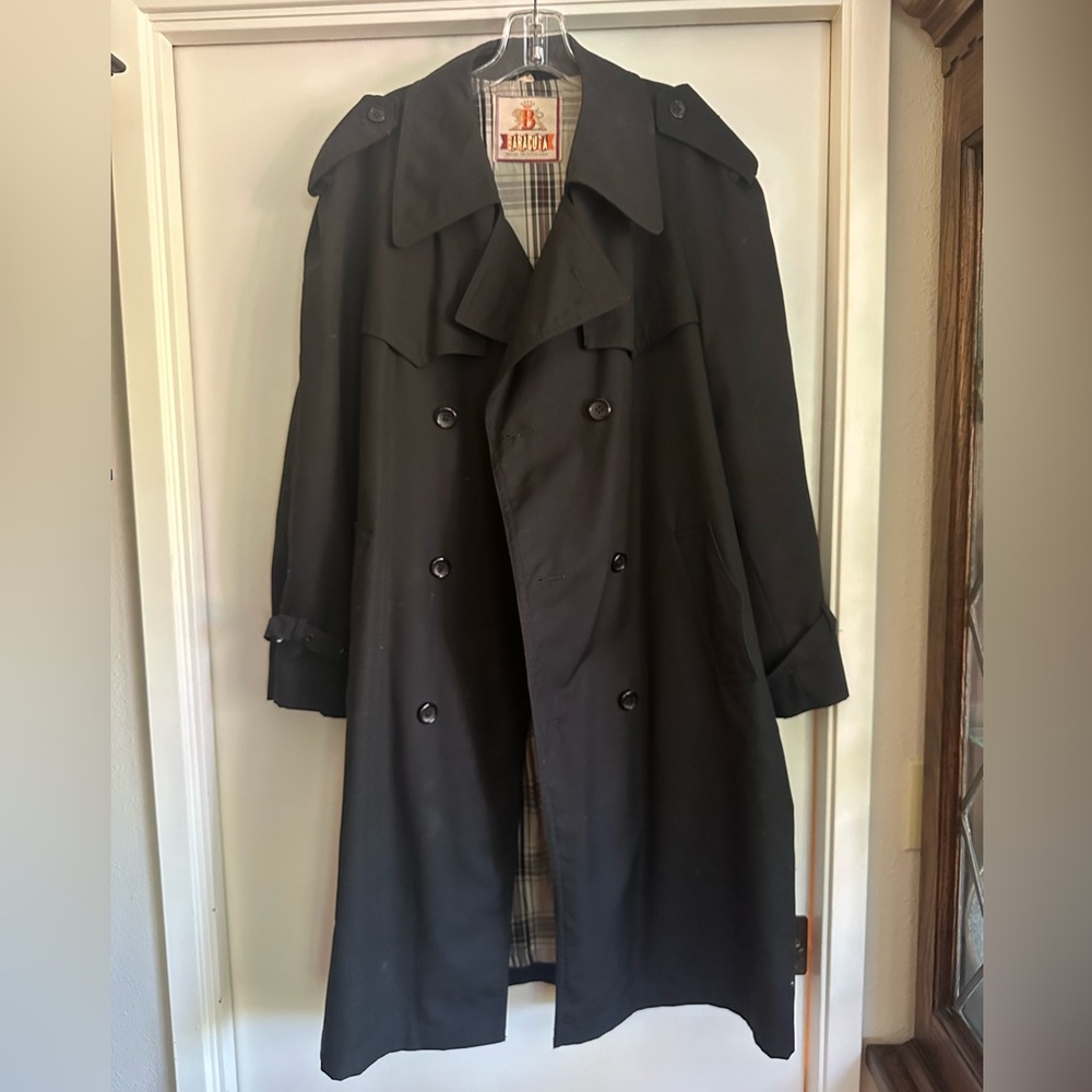 Baracuta vintage black trench. Plaid lining.